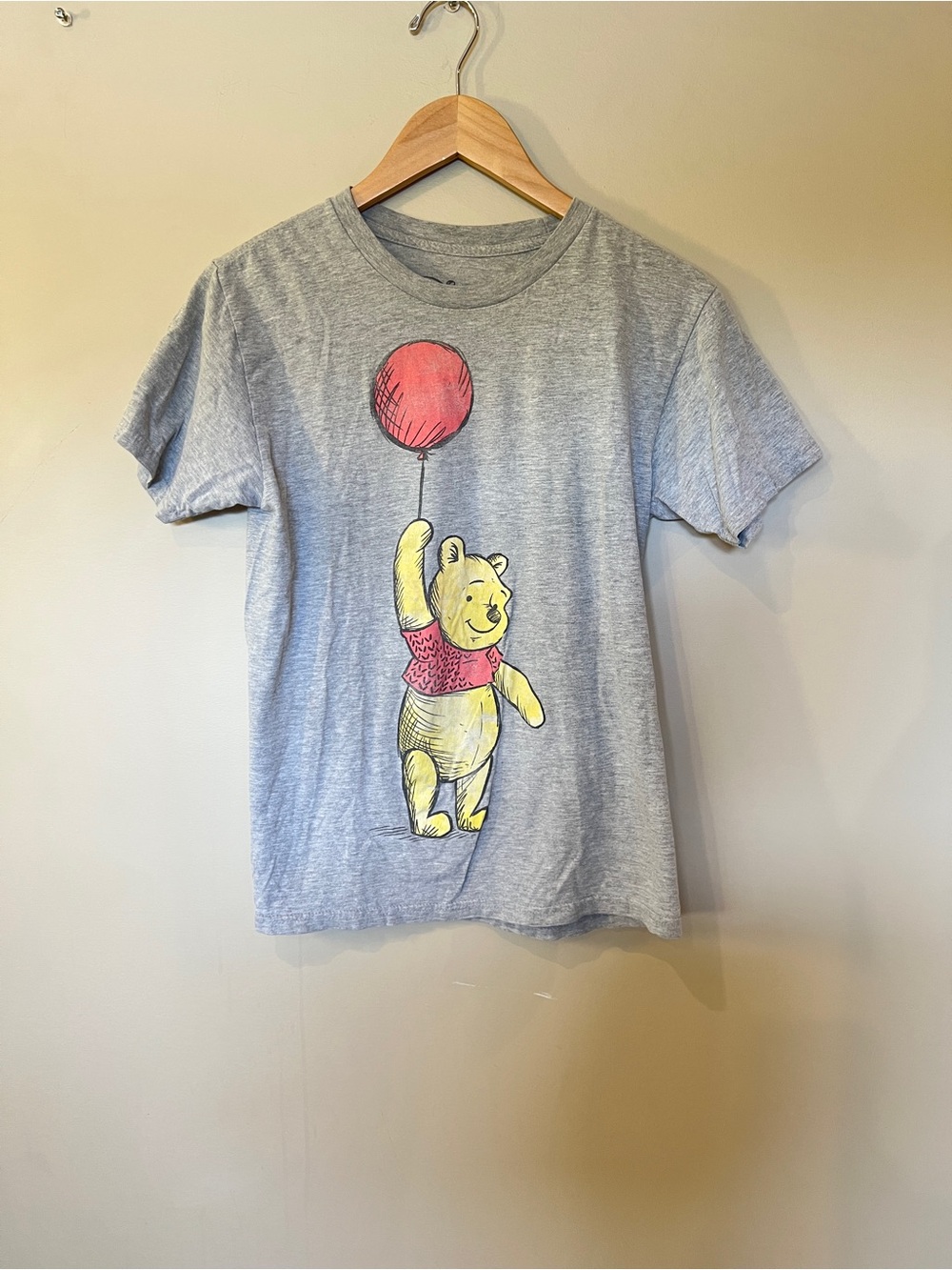 Disney Winnie the Pooh Balloon Graphic Tee Women’s Small Gray Shirt - Picture 3 of 5